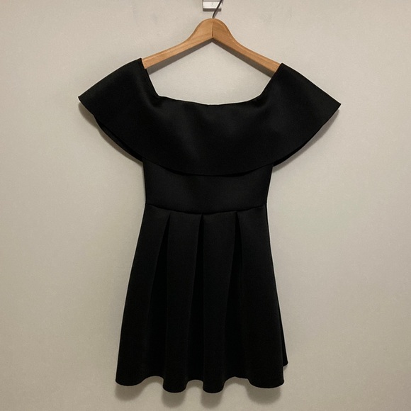 Charlotte Russe Black Off The Shoulder Scuba Knit Skater Dress Size Small - Picture 2 of 8